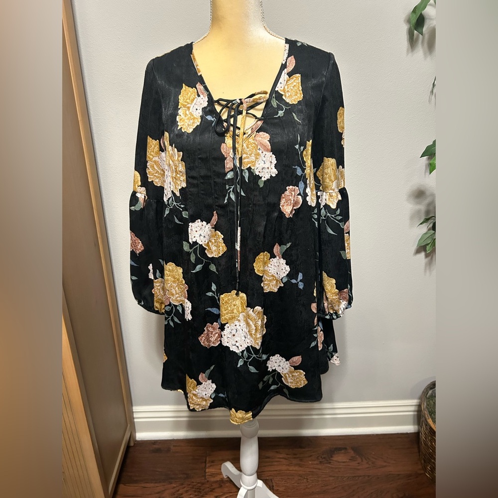 NWT Basil & Lola Floral Black Blouse with Yellow and White Accent Sz L Babydoll